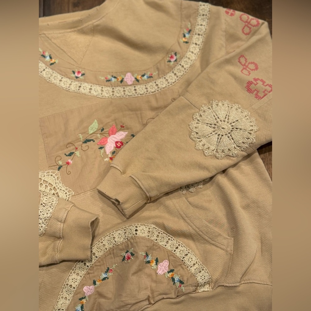 Free People GRAMS ATTIC SWEATSHIRT - Picture 15 of 16